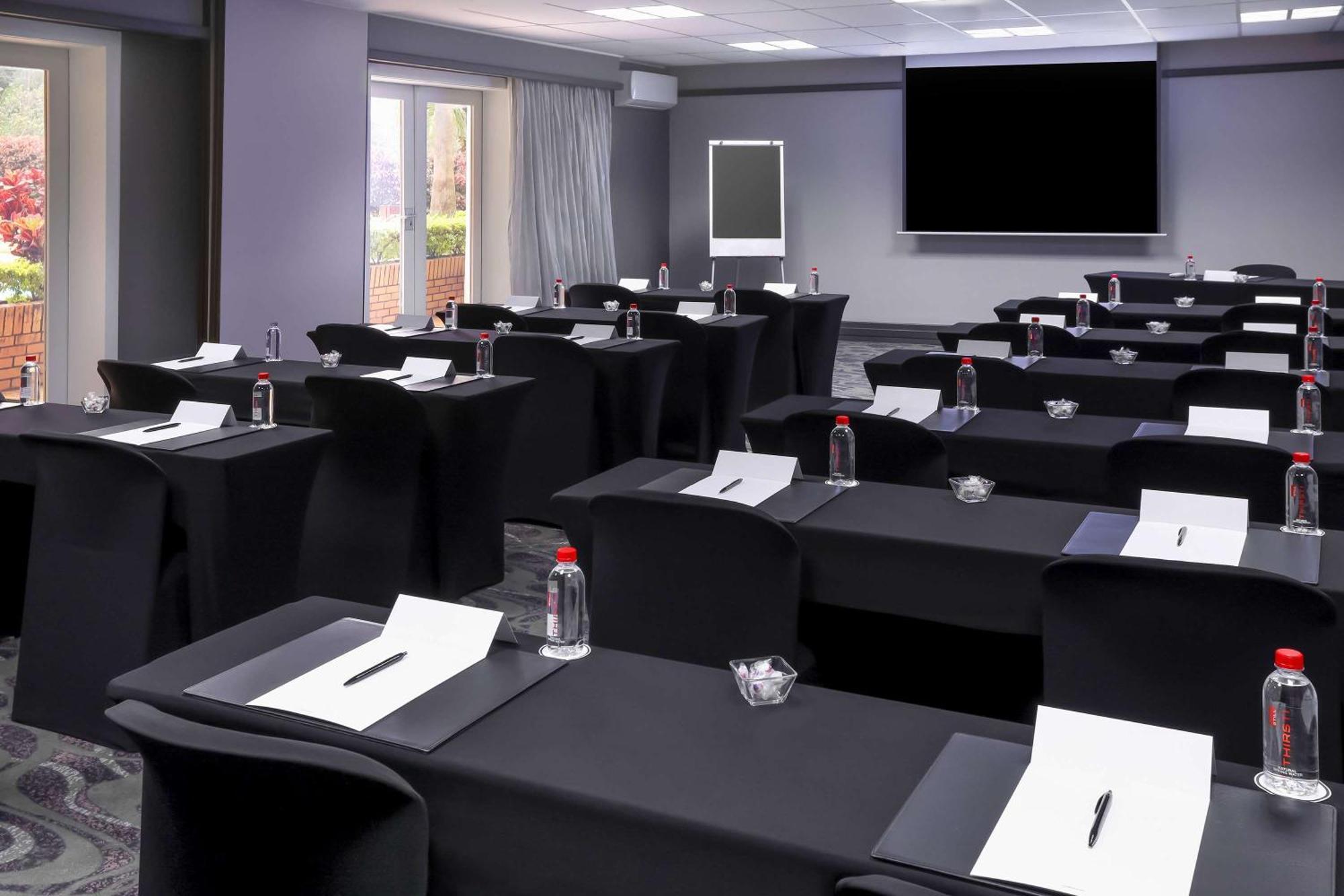 Garden Court East London Otel Dış mekan fotoğraf